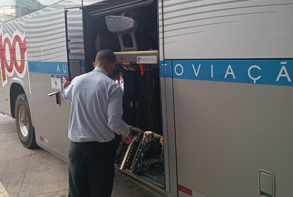 Seis ônibus são recolhidos em operação do Detro-RJ por falta de acessibilidade e documentação