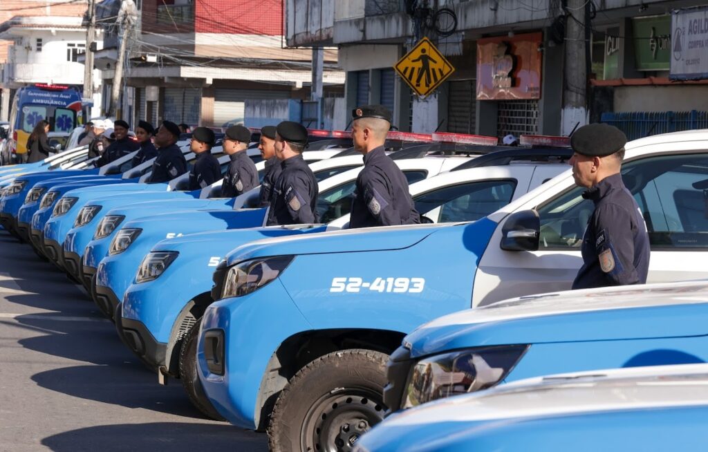 Magé recebe pacote de obras, hospital e viaturas semiblindadas