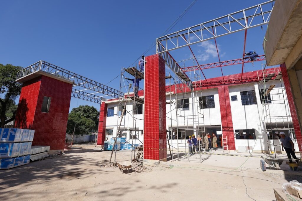 Magé recebe pacote de obras, hospital e viaturas semiblindadas