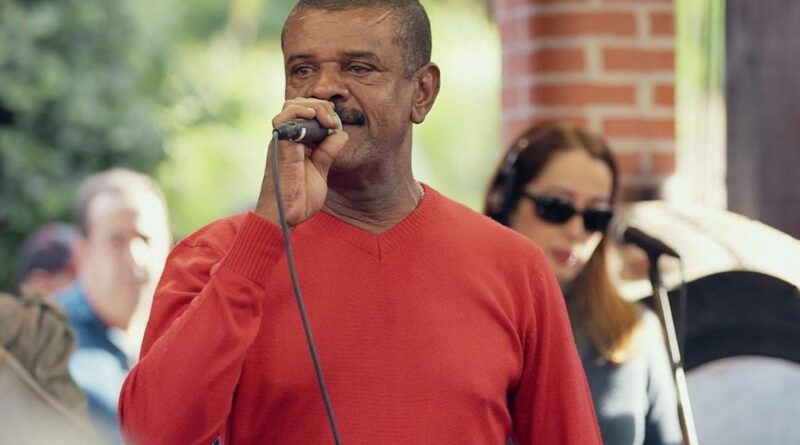 Sambista Marquinho PQD morre aos 66 anos no Rio