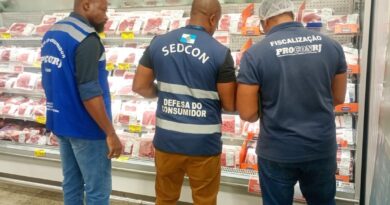 Mais de 70 kg de alimentos impróprios são descartados em fiscalizações no RJ