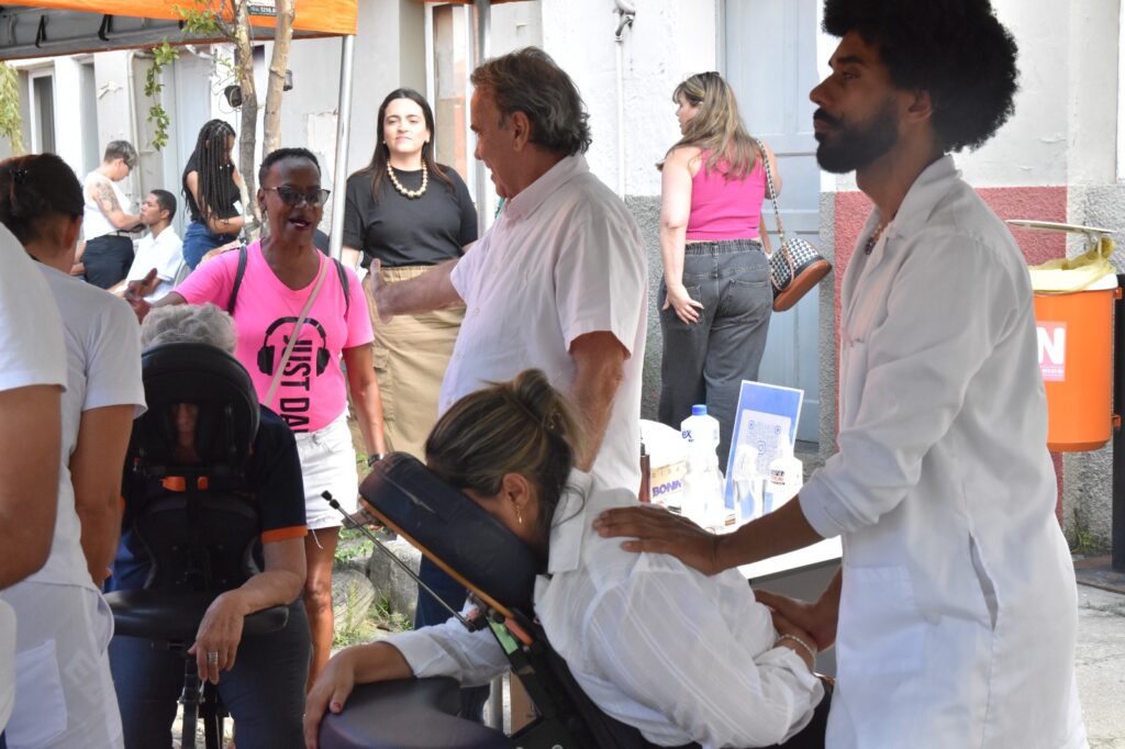 Clin realiza ação especial do Outubro Rosa com foco na prevenção e no cuidado