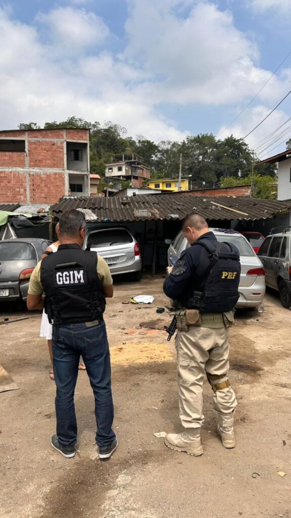 Prefeitura e PRF fecham estacionamento clandestino em Niterói