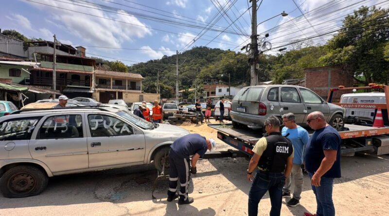 Prefeitura e PRF fecham estacionamento clandestino em Niterói