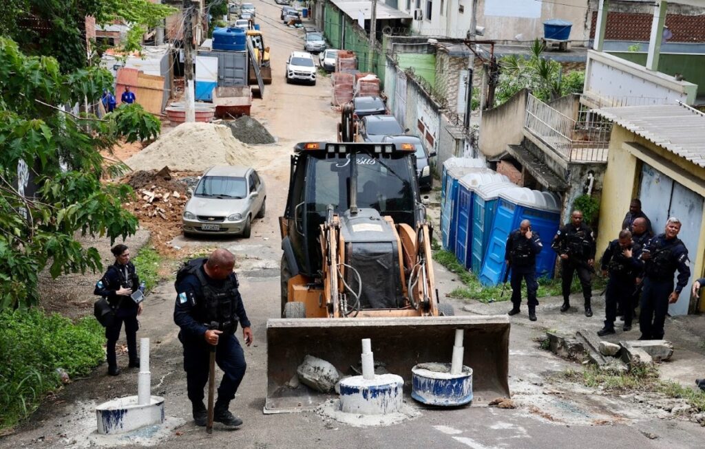 Governo do Rio remove 593 toneladas de barricadas e reforça retomada de vias