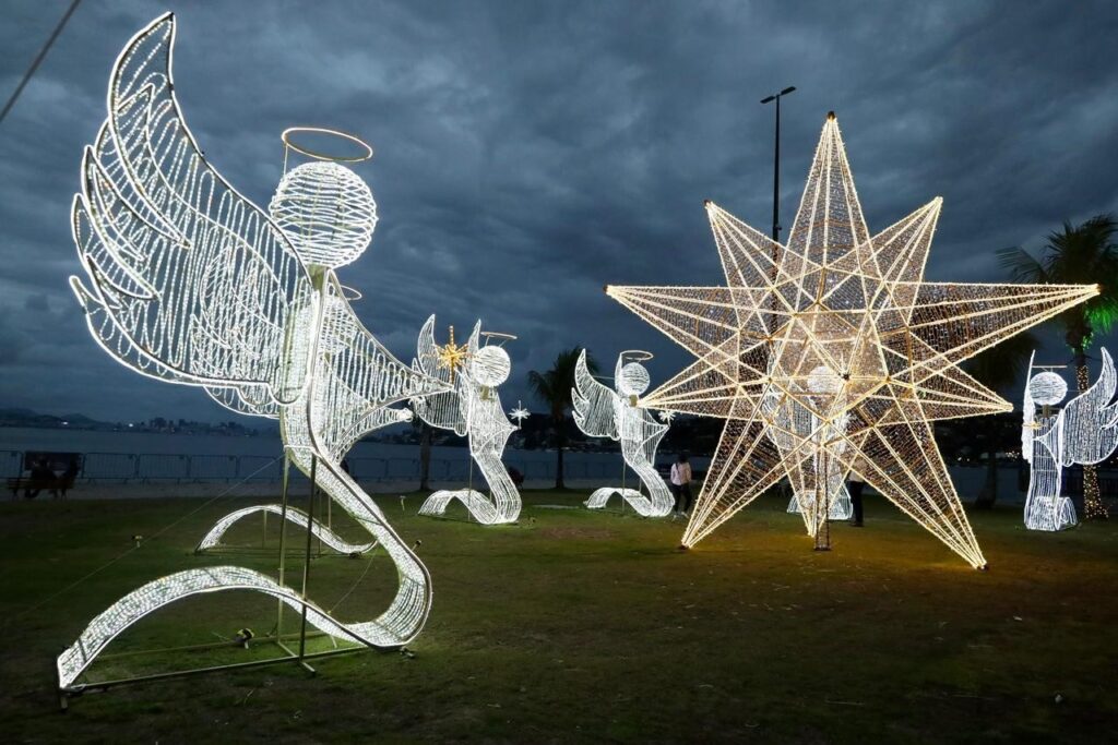 Natal Estrelado: Niterói Inaugura Iluminação com Carrossel e Presépio