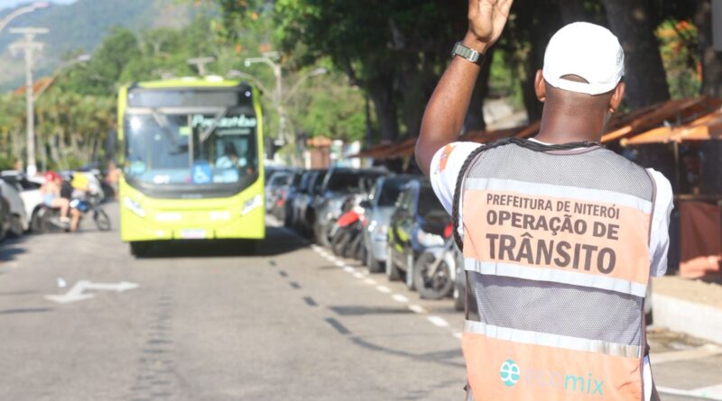 Operação Verão garante ordenamento em dia de grande movimento nas praias de Niterói