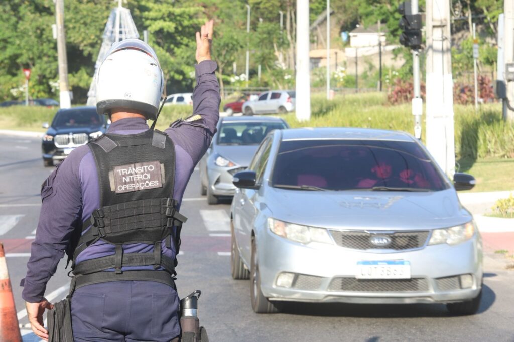 Operação Verão garante ordenamento em dia de grande movimento nas praias de Niterói