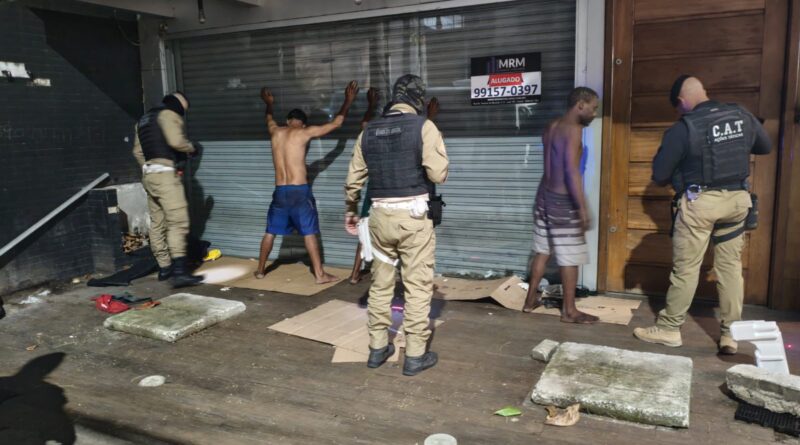 Guarda Municipal de Niterói prende três homens que roubaram casa em obra em Santa Rosa