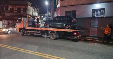 Prefeitura de Niterói remove veículos abandonados na Zona Norte