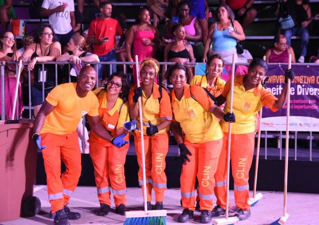 Clin recolhe mais de 3 toneladas de resíduos no Caminho Niemeyer durante o Carnaval de Niterói