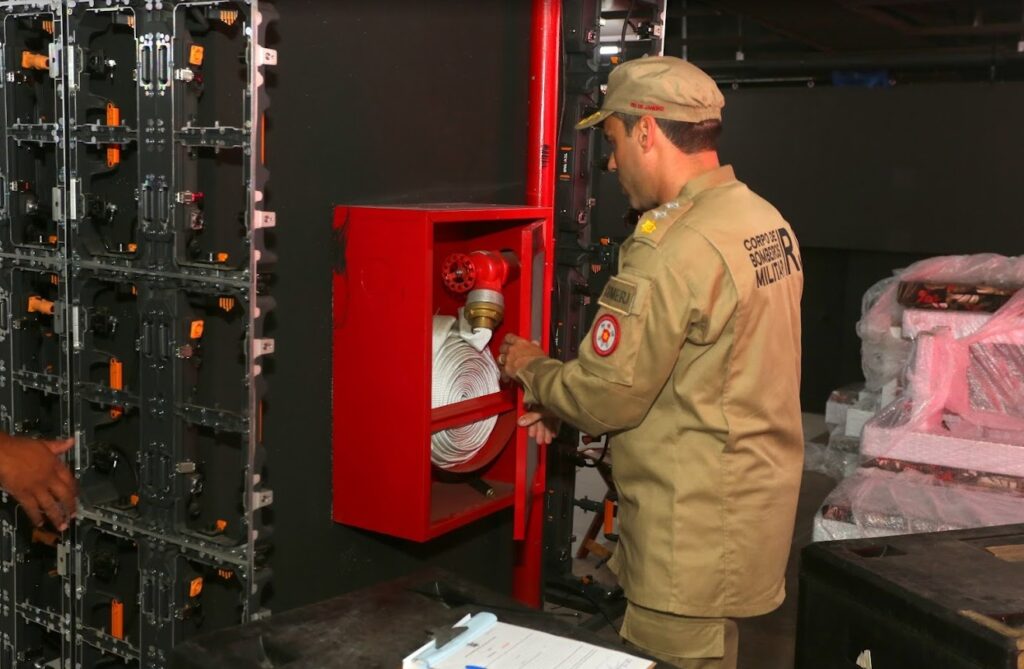 Bombeiros intensificam fiscalização dos camarotes da Sapucaí