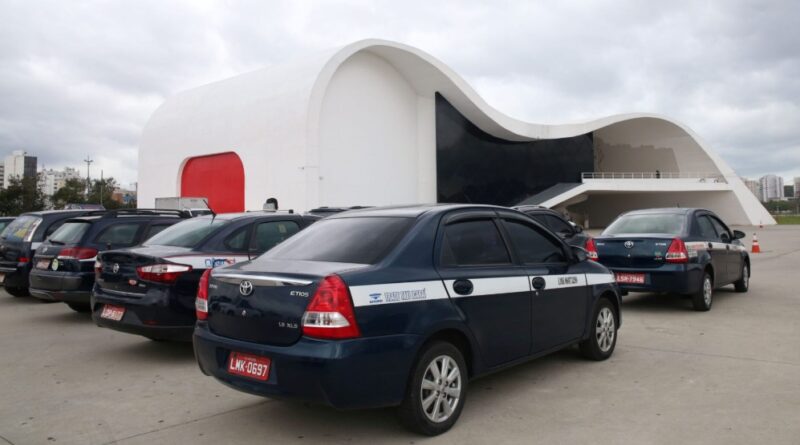 Niterói atualiza regra de vistoria e muda cálculo da vida útil dos táxis