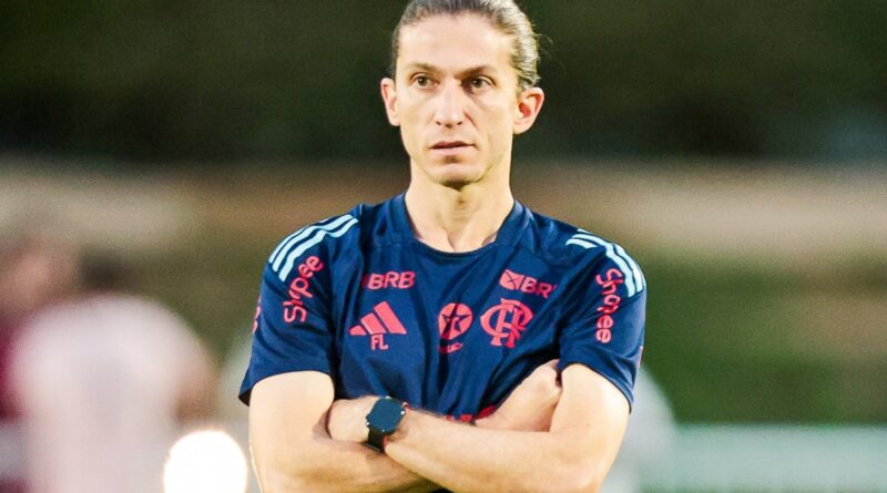 Flamengo demite Filipe Luís após goleada histórica e classificação