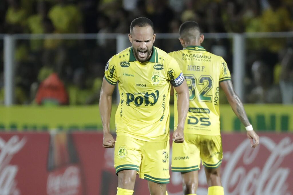 Flamengo vence na altitude e larga bem na Libertadores