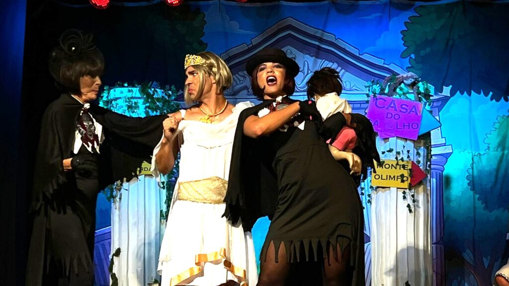 Bosque das Delícias reestreia com humor ácido no Rio