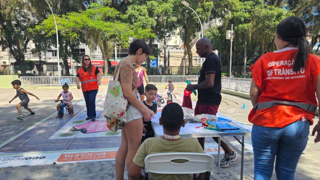Maio Amarelo mobiliza crianças em Niterói