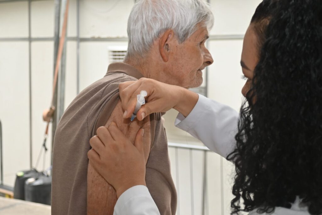 Niterói amplia vacinação contra gripe para toda população