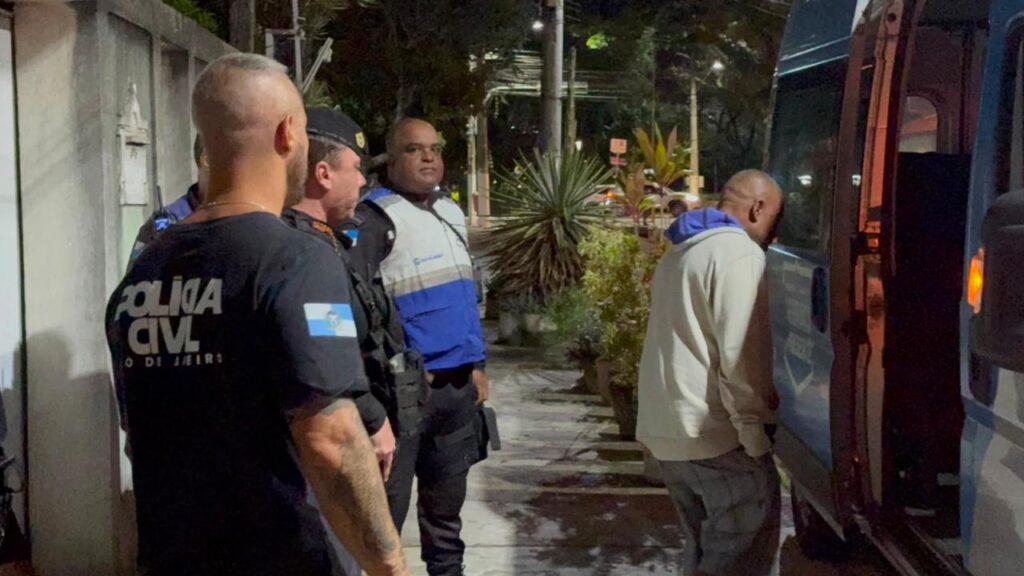 Operação em São Francisco detém cinco flanelinhas