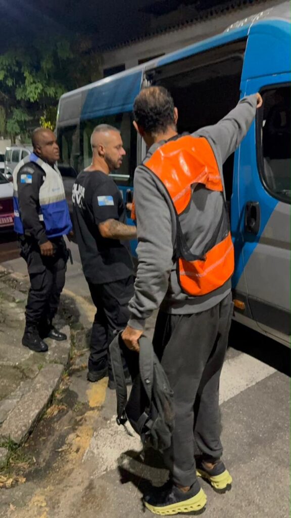 Operação em São Francisco detém cinco flanelinhas