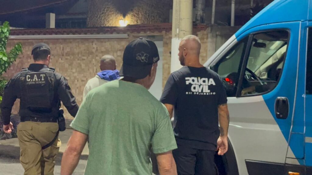 Operação em São Francisco detém cinco flanelinhas