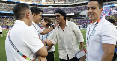 Aos 46 anos, Ronaldinho Gaúcho acerta volta ao futebol na Itália