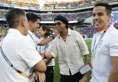 Aos 46 anos, Ronaldinho Gaúcho acerta volta ao futebol na Itália