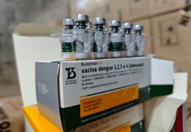 Vacinação contra dengue é suspensa após investigação de mortes