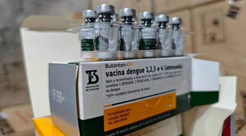 Vacinação contra dengue é suspensa após investigação de mortes