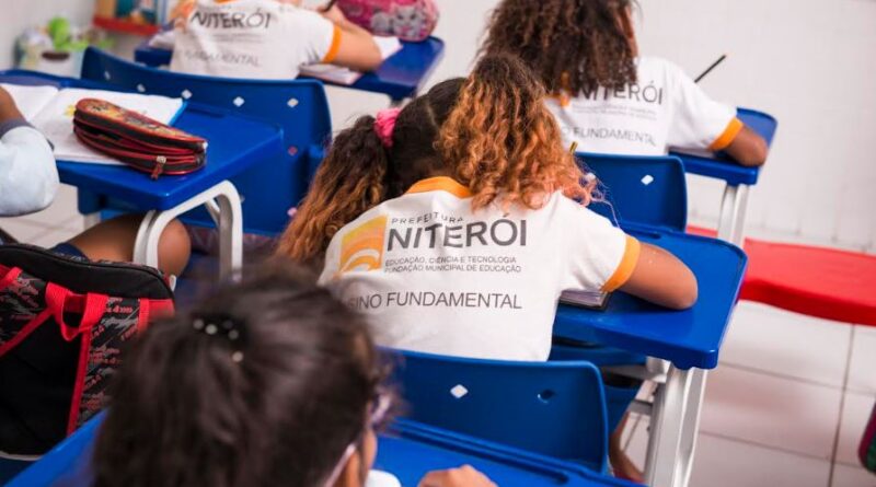 Niterói abre seleção temporária para 141 vagas na educação