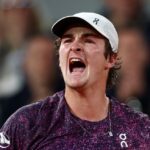 João Fonseca faz história e avança às quartas em Paris