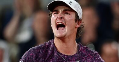 João Fonseca faz história e avança às quartas em Paris