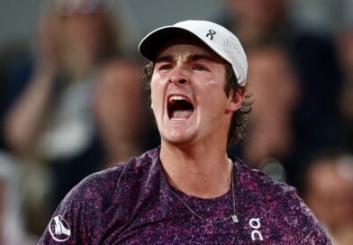 João Fonseca faz história e avança às quartas em Paris