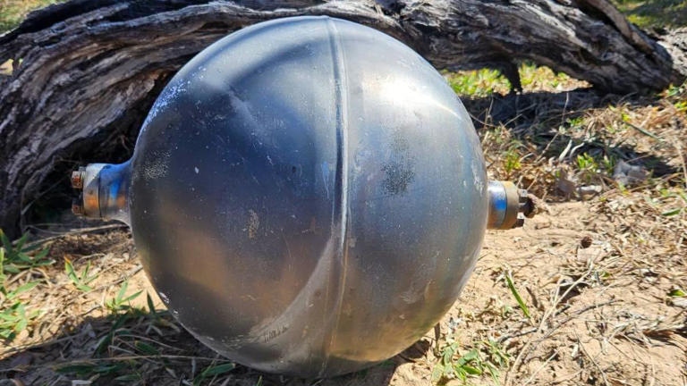 Bolas metálicas em praia intrigam agência espacial australiana