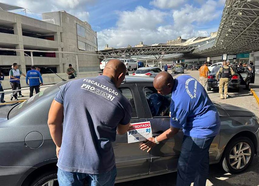 Operação no Galeão interdita 16 veículos irregulares 2 Operação no Galeão interdita 16 veículos irregulares