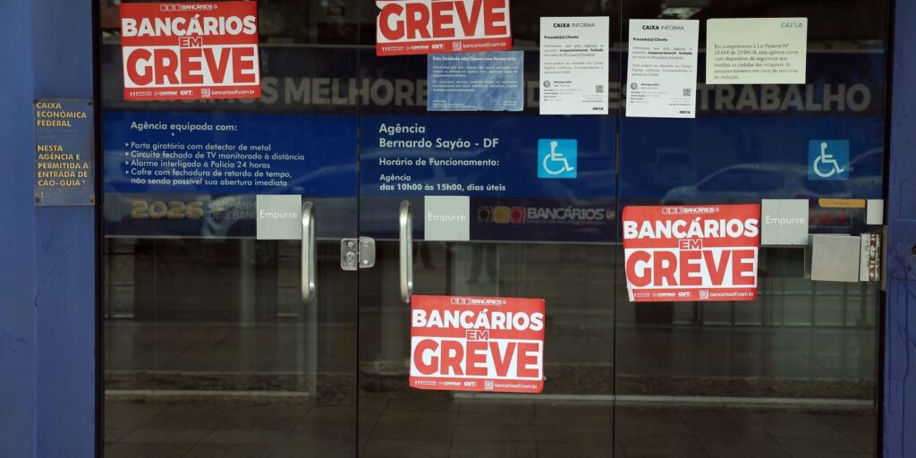 Greve da Caixa trava negócios imobiliários no Rio 2 Greve da Caixa trava negócios imobiliários no Rio