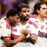 Fla goleia o Bahia fora e Santos vira sobre o Flu no Maracanã