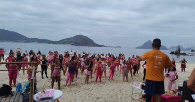Manhã de bem-estar em Icaraí reúne dança, massagem e remada inclusiva