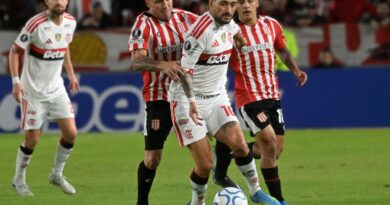Flamengo encara Estudiantes em La Plata com desfalques e memória de abril